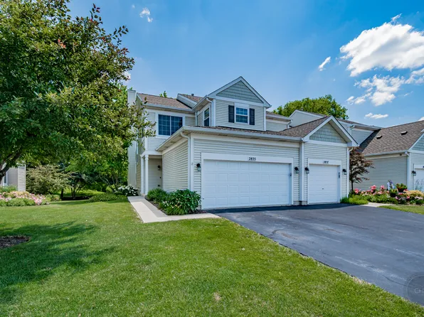 2835 White Thorn Cir, Naperville, IL 60564