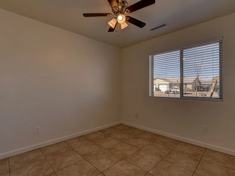 3027 N Corrine Dr — Photo 17