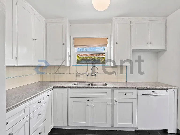 14331 Capri Dr — Photo 13