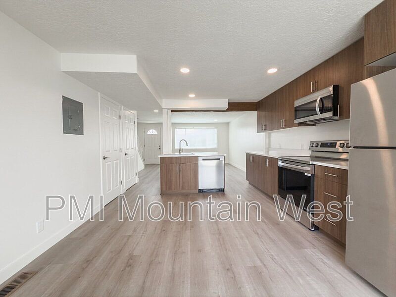 1st image of 945 S Main St Unit 5
