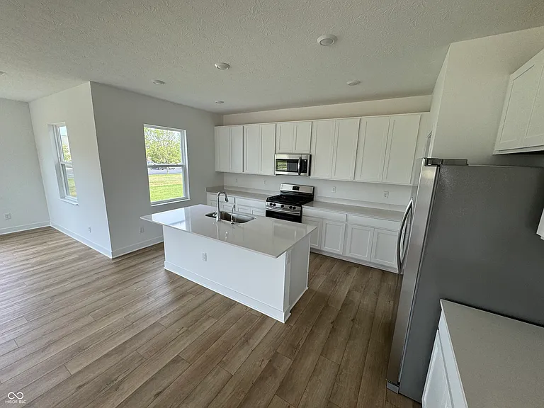 1124 Tansley Ln — Photo 5
