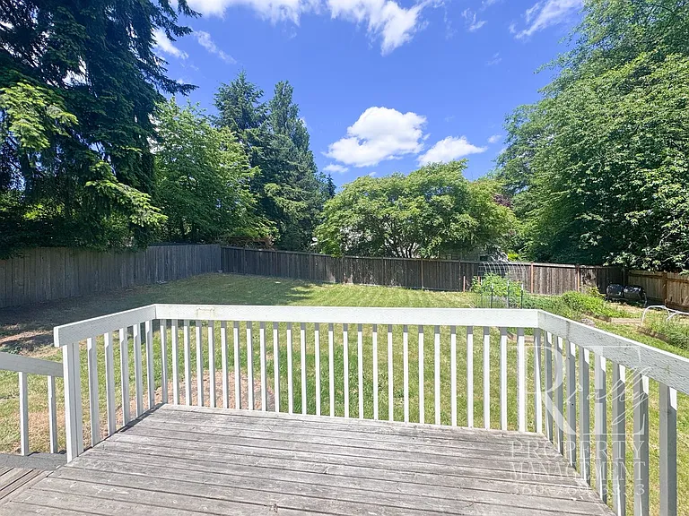 2228 NE Ridgewood Dr — Photo 23