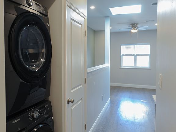5th image of 719 Carpenter St Floor 3