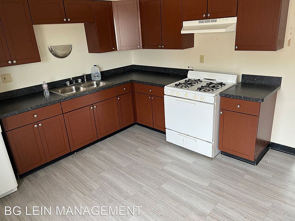 1st image of 239 Hinman Ave APT 3