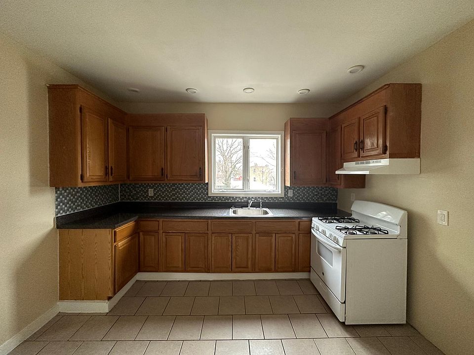 1st image of 90 Orchard St #2A