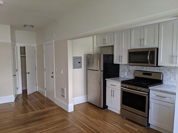 3rd image of 565 Ellis St APT 12