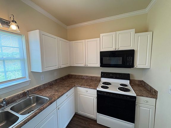 5th image of 215 Yvon St