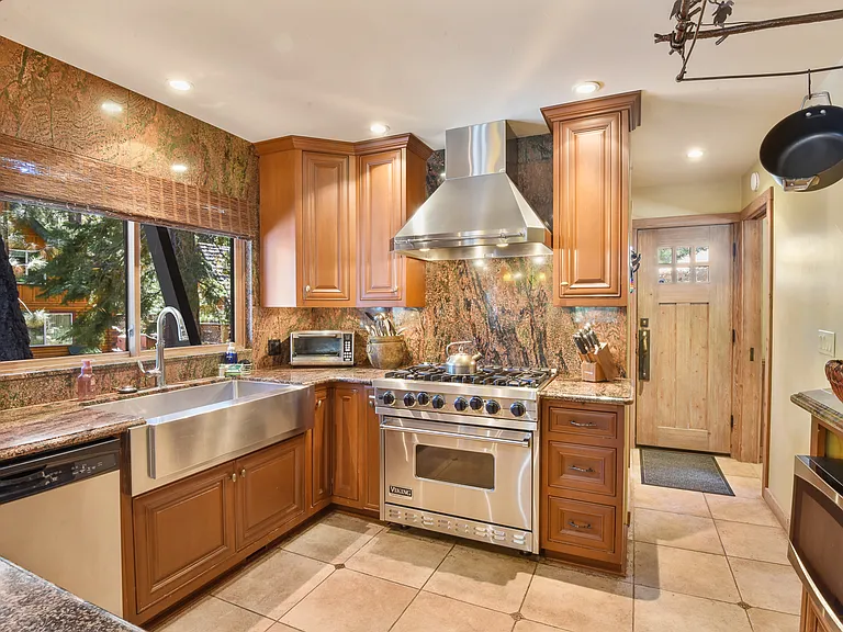 5627 Victoria Rd — Photo 9