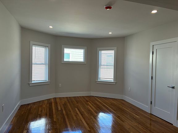 3rd image of 80 Sudan St #3