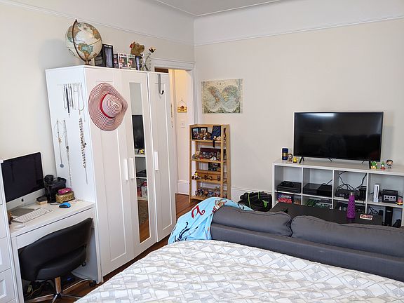 4th image of 2276 41st St APT 4D