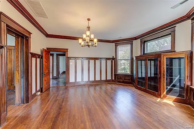 5779 Pershing Ave — Photo 11