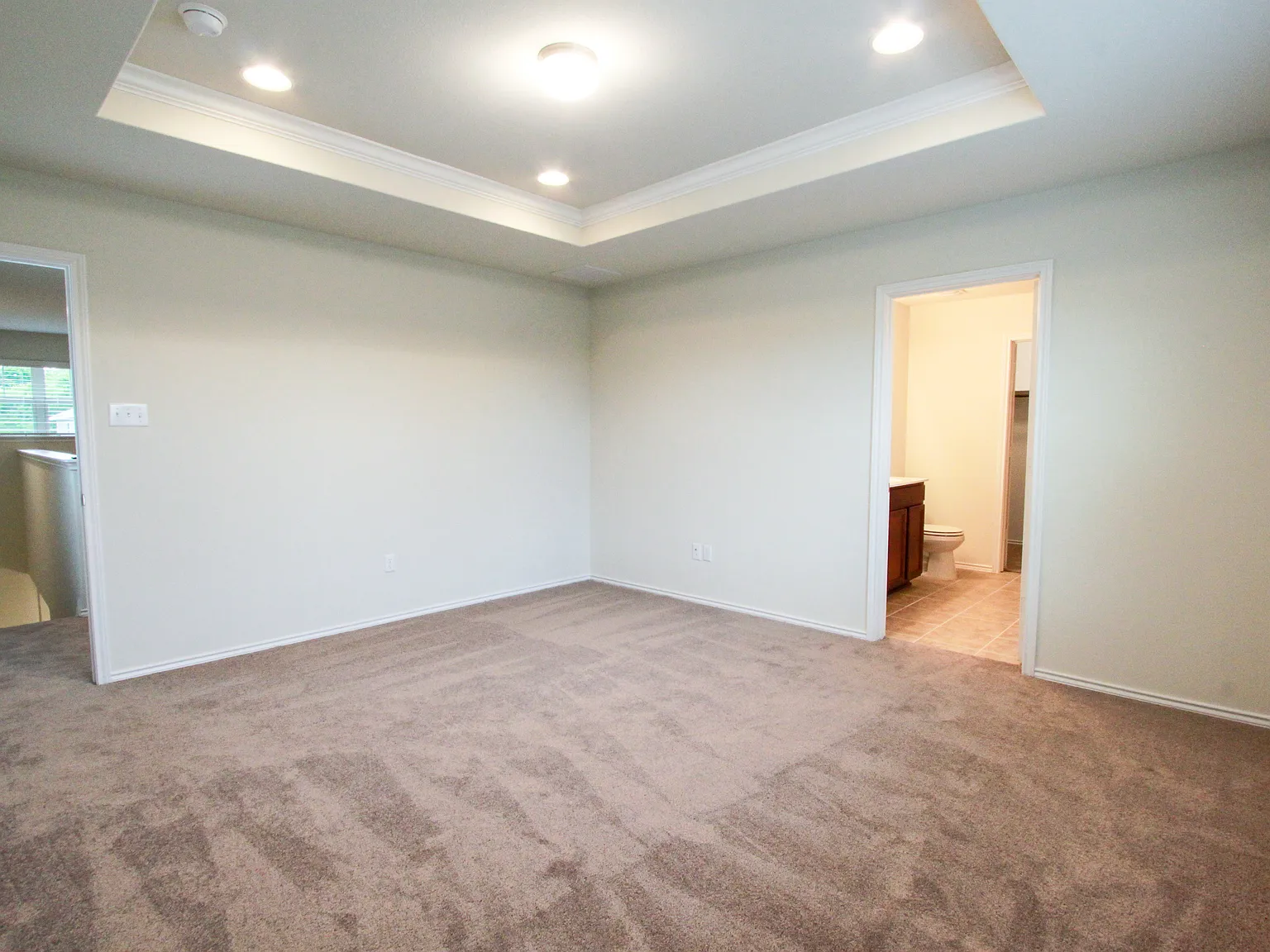 4 bed, 2029 sqft, $2,299 — Photo 4