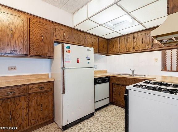 4th image of 13635 S Lamon Ave APT A13
