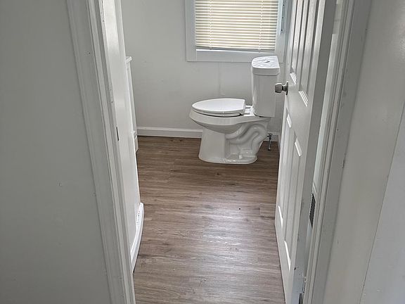 5th image of 14811 Robson St