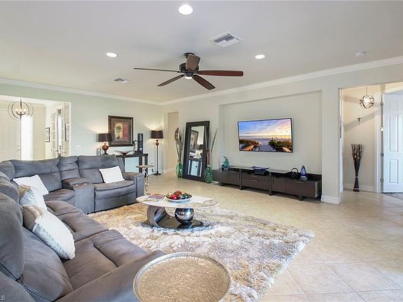 3rd image of 5846 Plymouth PL