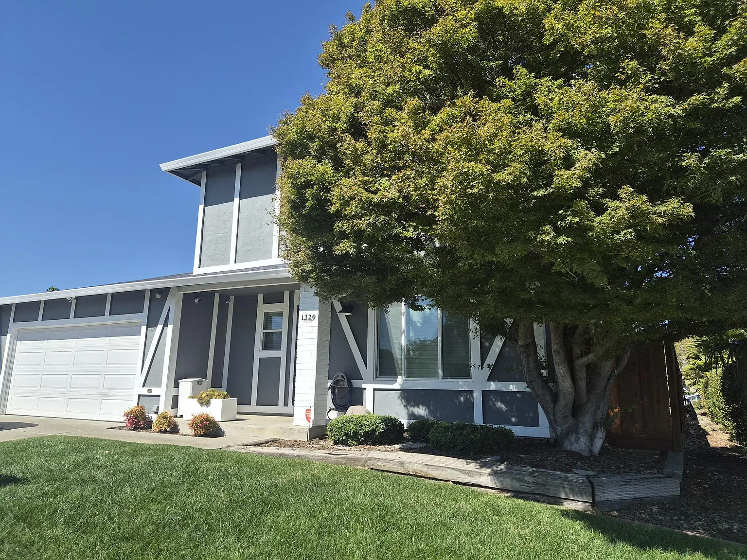 4 bed, 2.5 bath, 1748 sqft, $3,900 — Photo 1