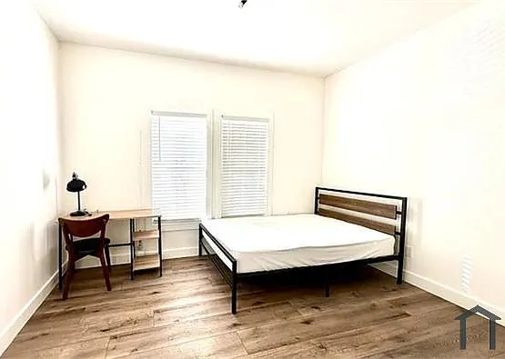 1580 W 30th St #3000 — Photo 5