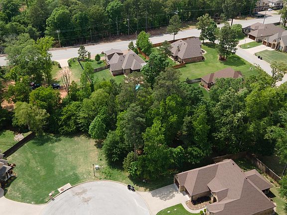 2nd image of 1907 Oak Knoll Cir