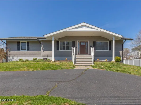 10 Illinois Avenue, Port Monmouth, NJ 07758