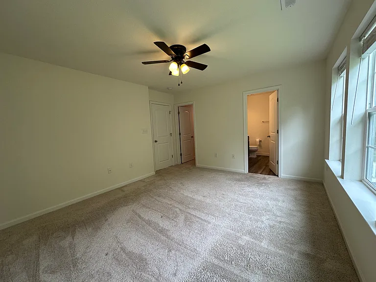 317 Bay St — Photo 18