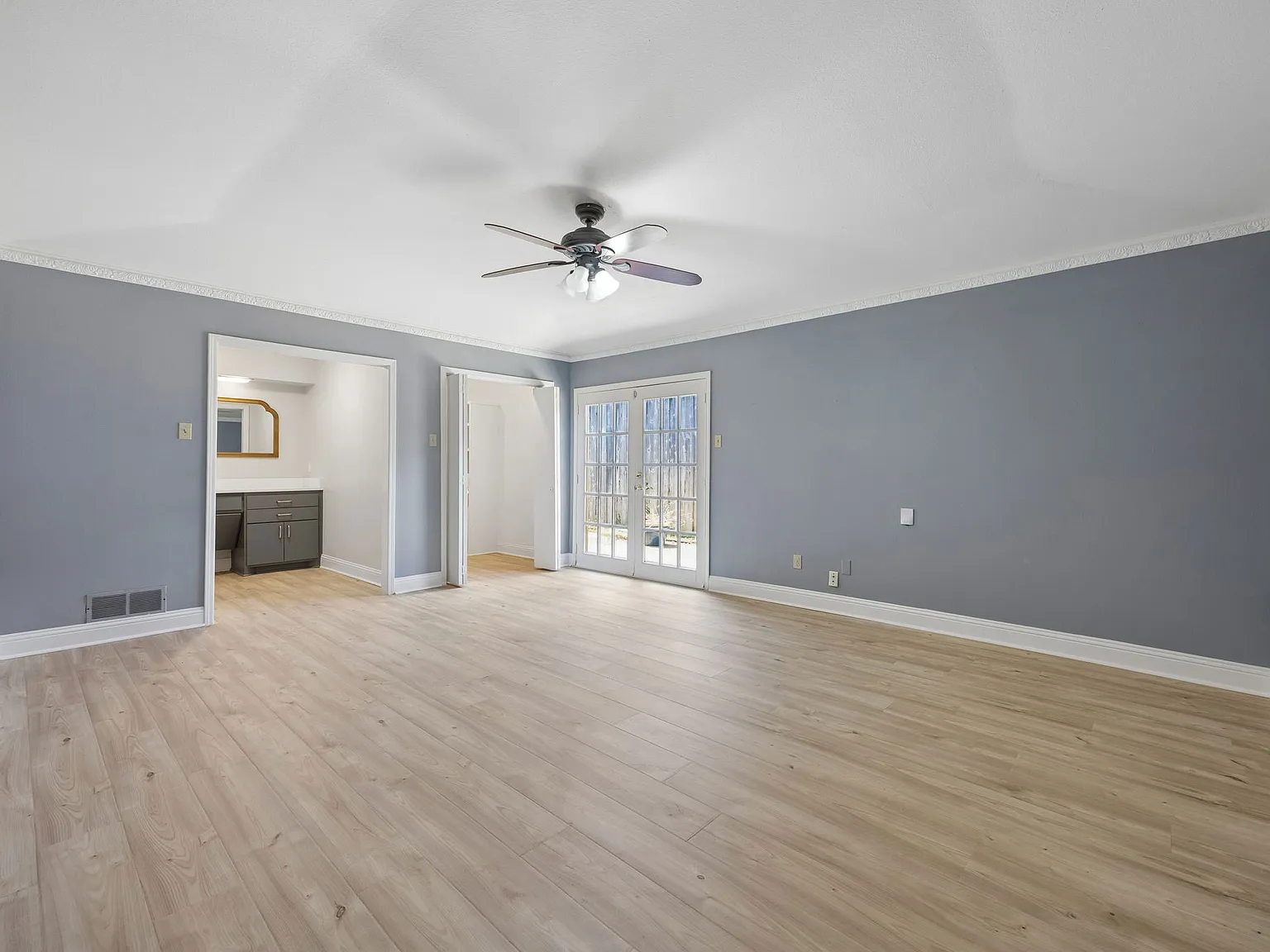 3 bed, 1920 sqft, $3,300 — Photo 2