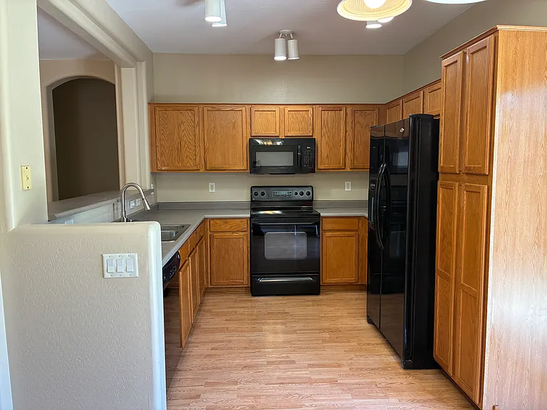 15340 W Acapulco Ln — Photo 4