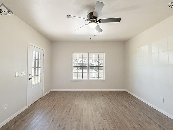 5th image of 102 W Magnolia Ave