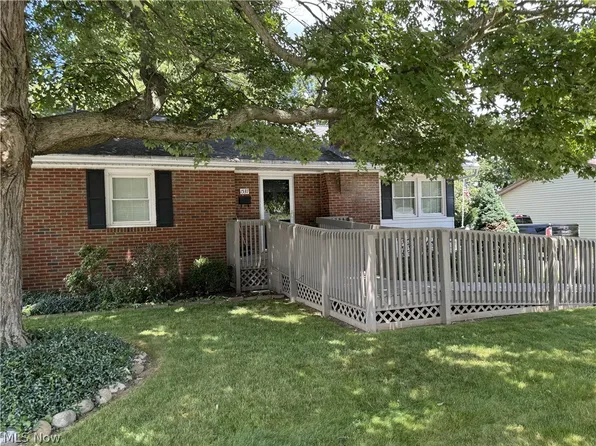 1537 Wayne St, Barberton, OH 44203