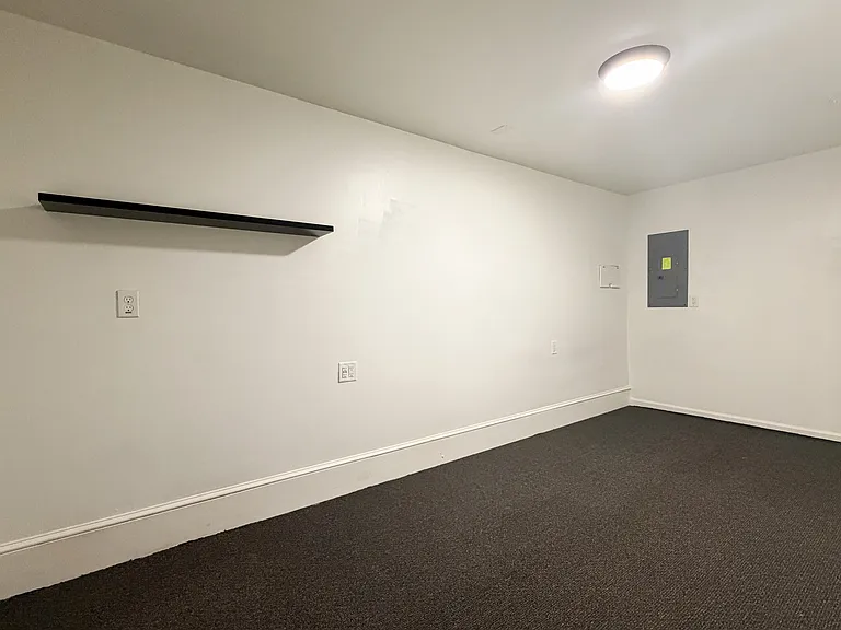 900 Cadwell Ln — Photo 32
