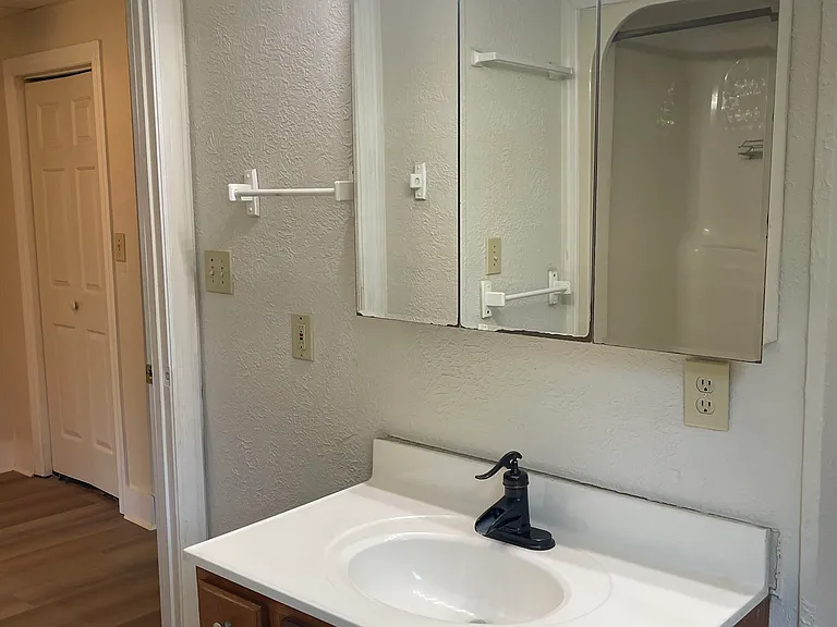 556 Victor Ave — Photo 13