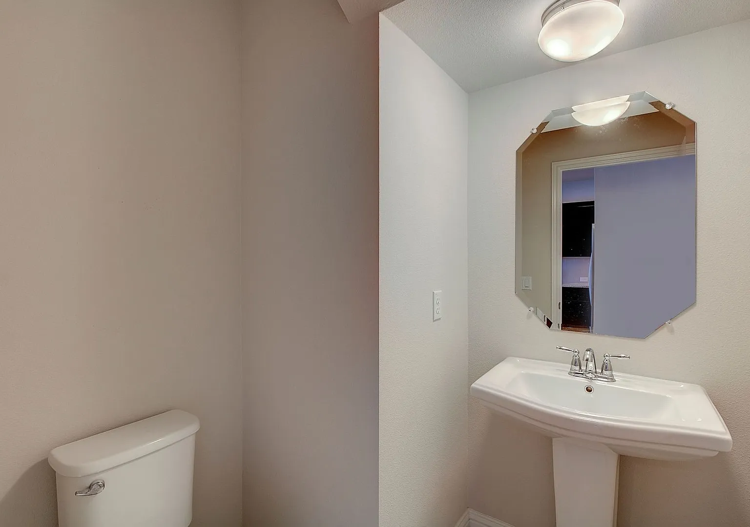 Incredible 3 Bed/2.5 Bath in North Austin! — Photo 4
