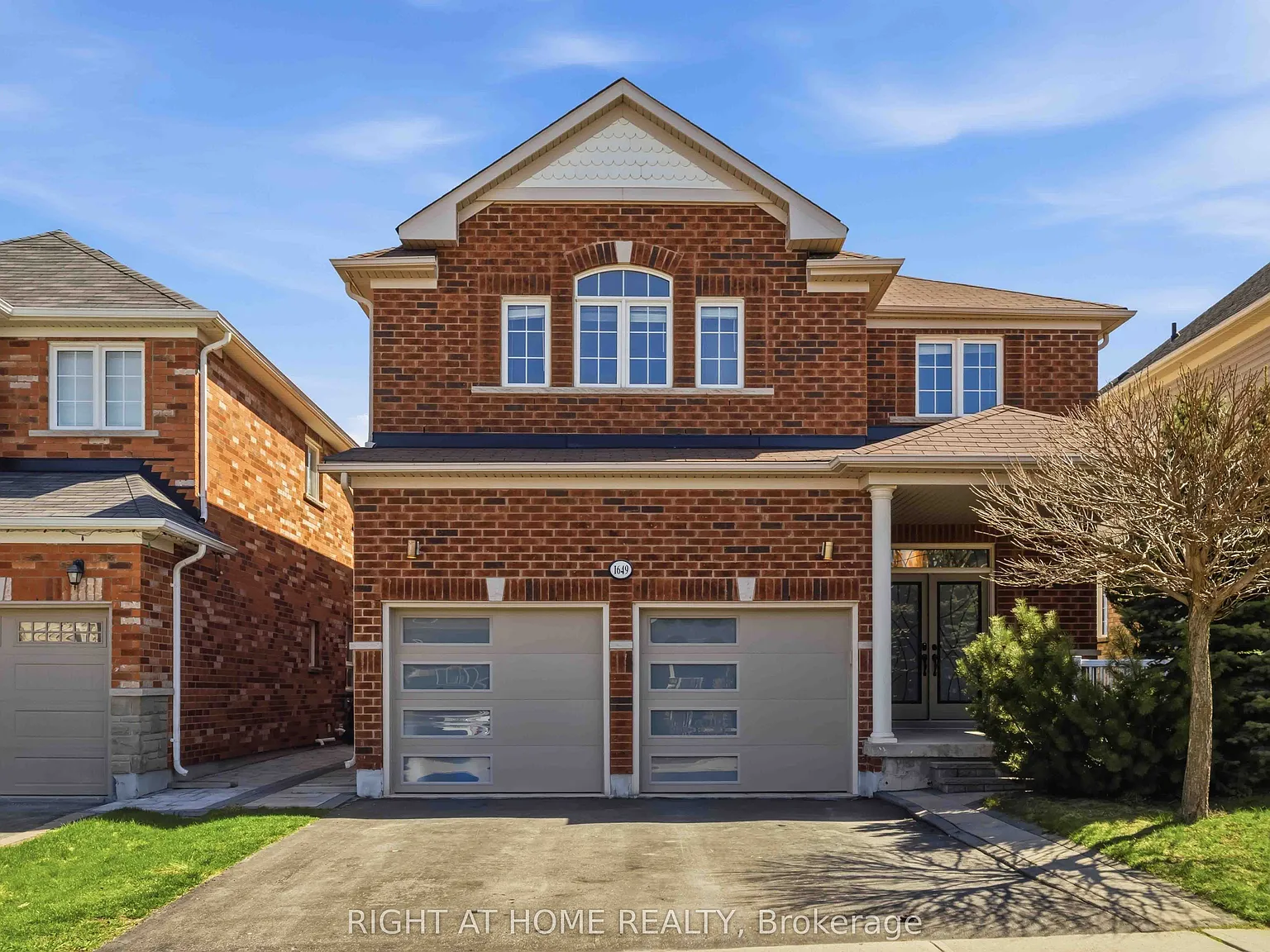 2 bed, $1,749 — Photo 1