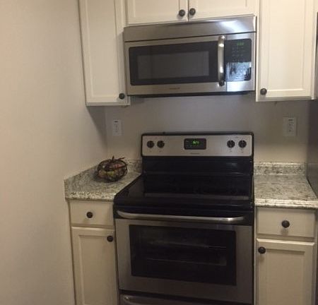 4th image of 1012 Wickford Ct