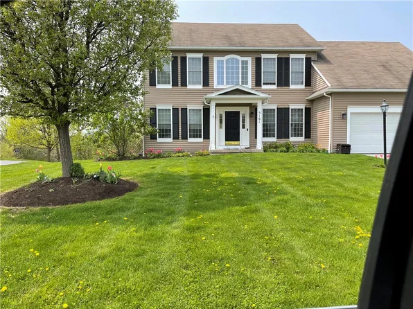 5161 Park Meadow Ln, Canandaigua, NY 14424