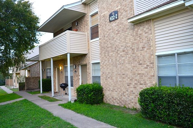 1st image of 402 Summer Ct APT 2A