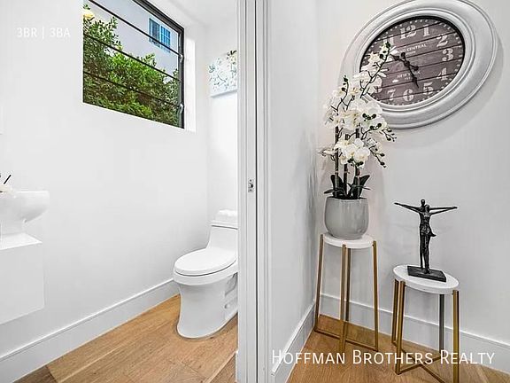 4th image of 1447 N Martel Ave #1/4