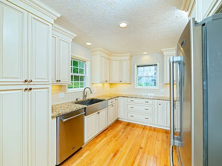 10 Hampshire Ln — Photo 18