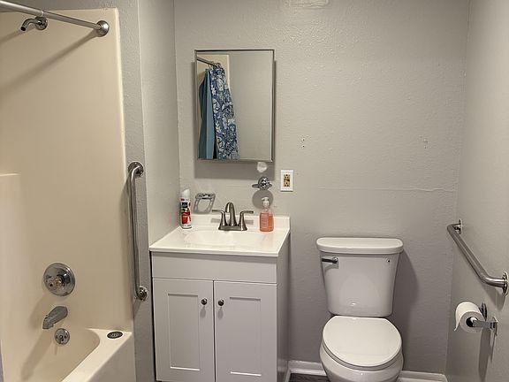 3rd image of 425 N 11th St #104