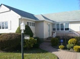 782 Cornell Rd, Franklin Square, NY 11010