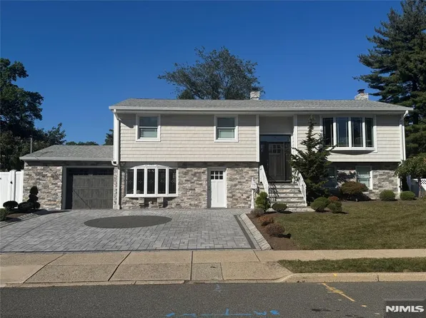 140 Vivian Ave, Emerson, NJ 07630
