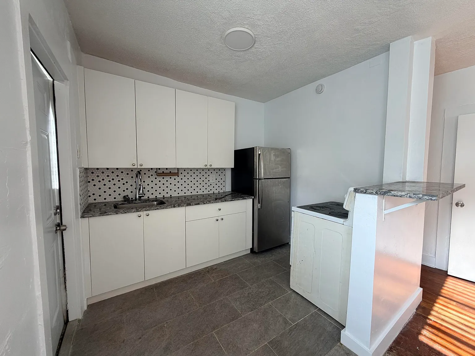 1 bed, 1.0 bath, 800 sqft, $1,700 — Photo 3