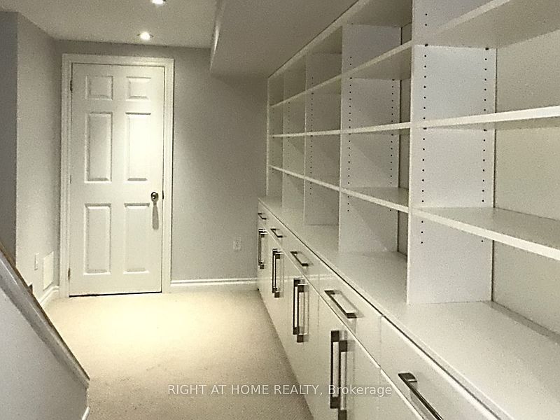 Oakville Townhouse for rent - 3 Bedrooms — photo 12