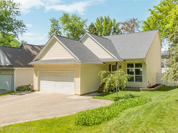 344 N Lake Angelus Rd, Auburn Hills, MI 48326