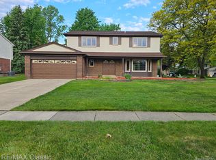 38190 Laurenwood St, Wayne, MI 48184