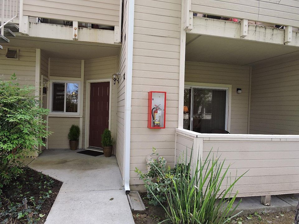 1st image of 1032 Cedar Gables Dr
