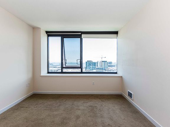 5th image of 250 King St Unit 1614