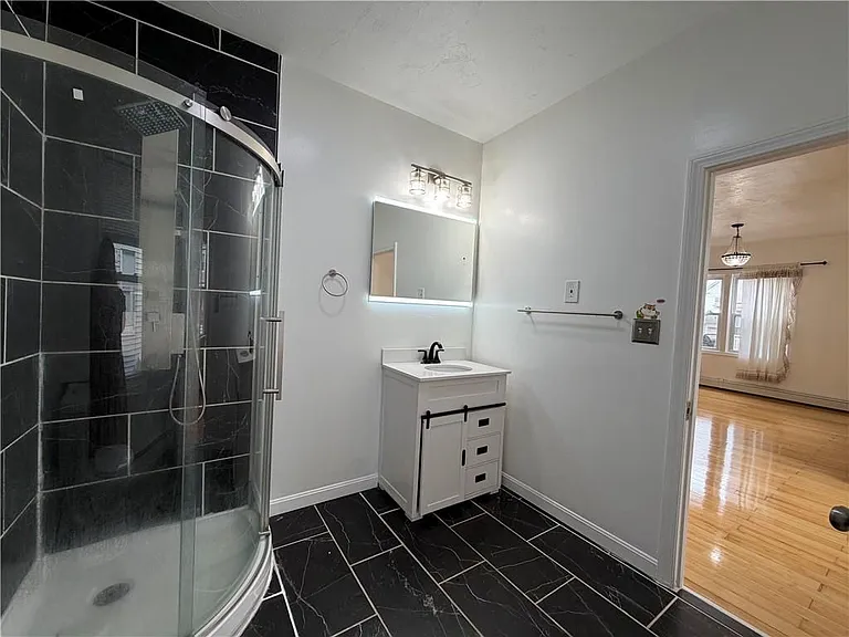 38 Marion Ave — Photo 10