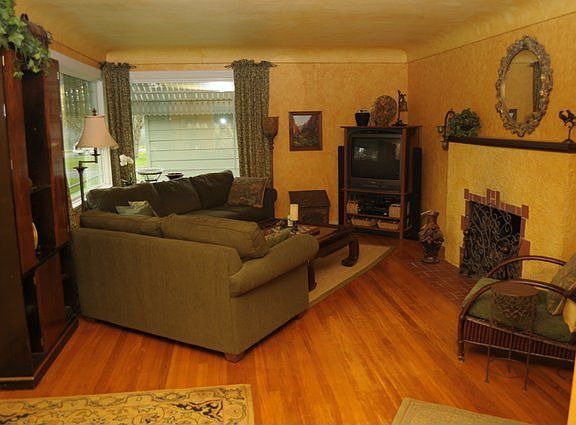 3rd image of 3824 W Lacrosse Ave