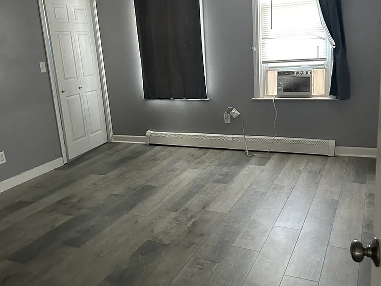 390 Main St — Photo 2