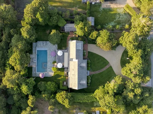 135 Surfside Rd, Nantucket, MA 02554